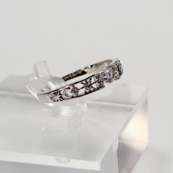 Delicate Sterling Silver Ring - Picture 5 of 12